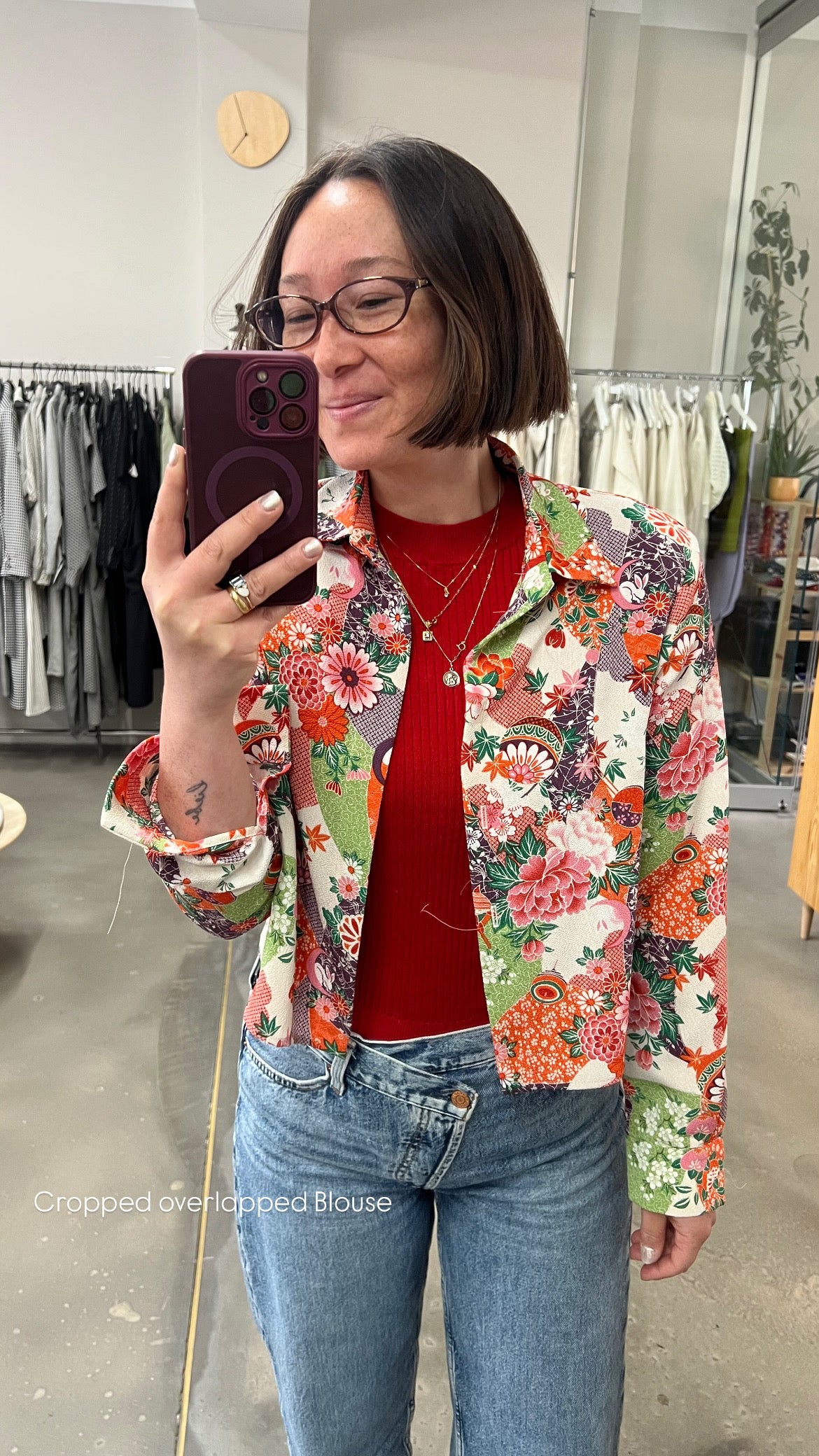 Overlapped Blouse – Cropped & Flowing Silhouette