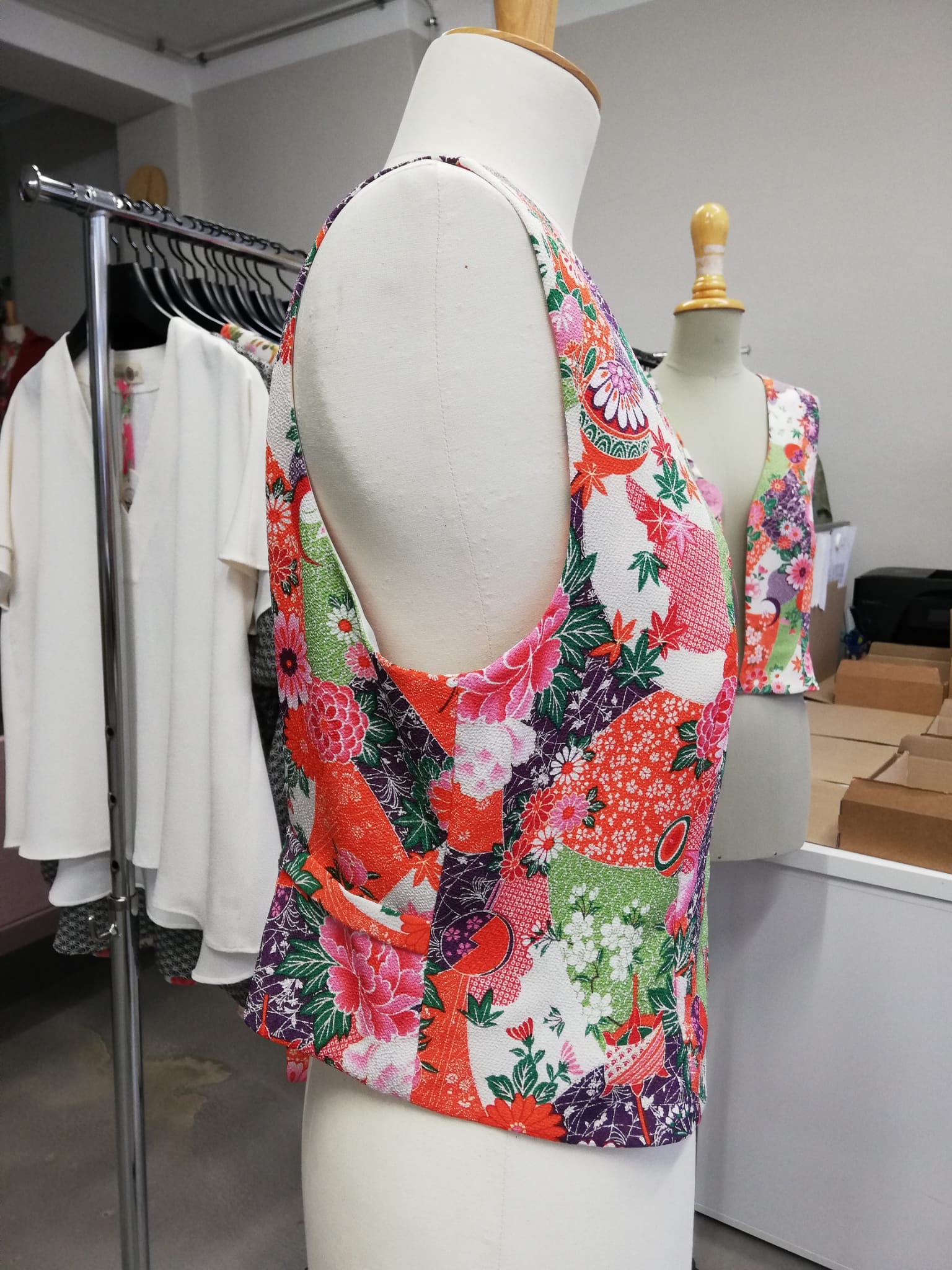 CROPPED VEST