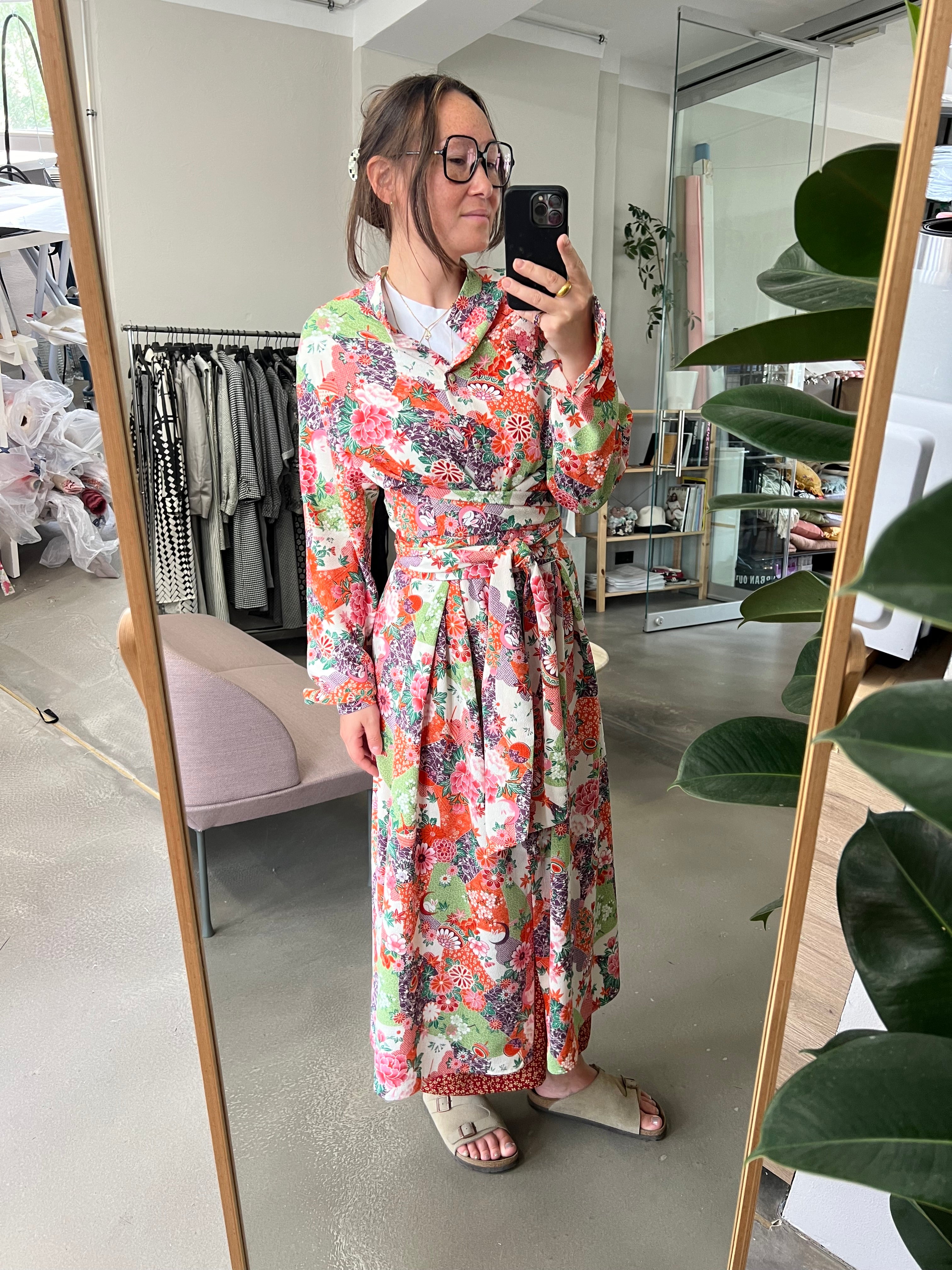 Signature Wickelkleid – handgefertigte Eleganz in Bewegung