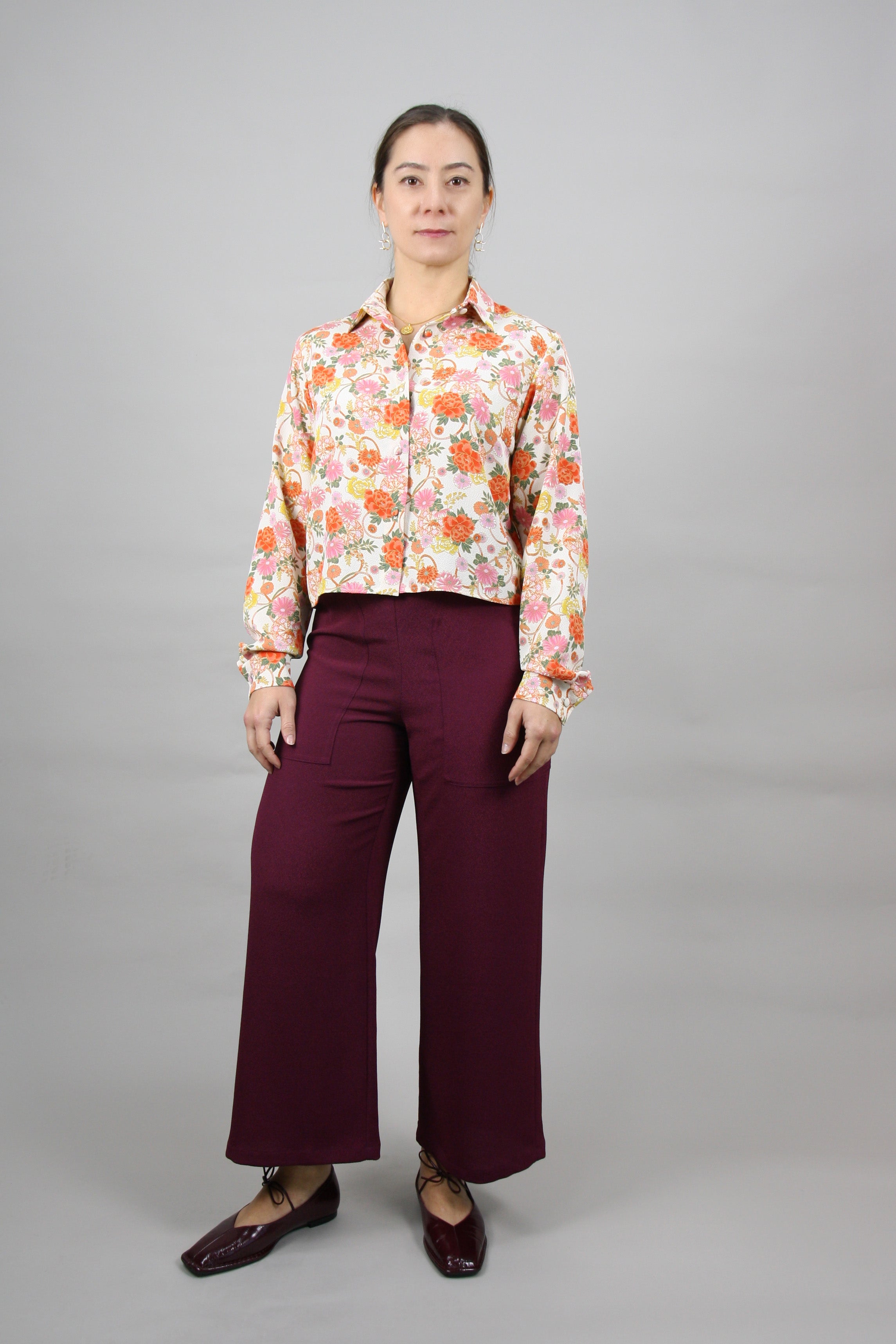 Overlapped Blouse – Cropped & Flowing Silhouette