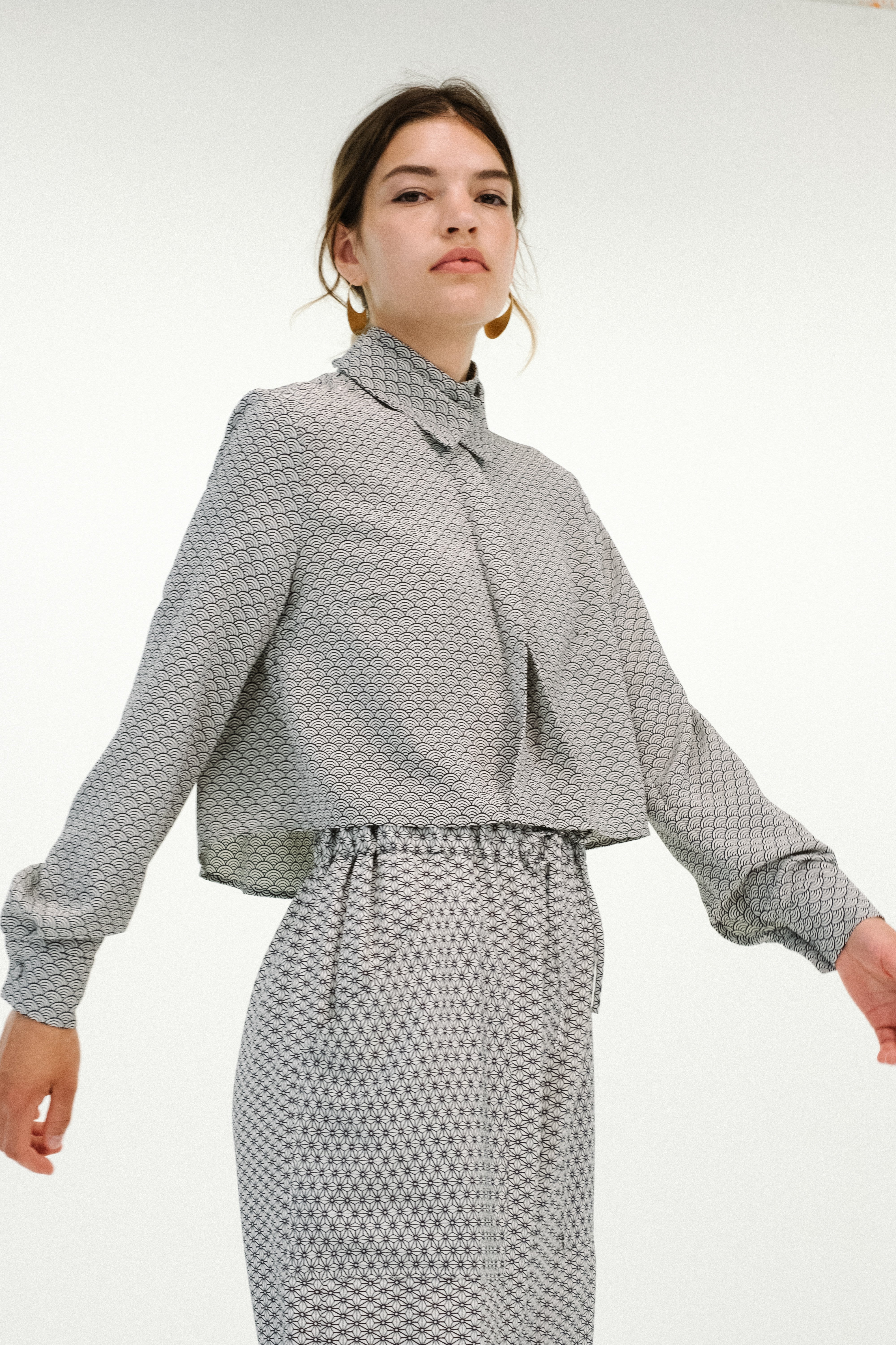 Signature 2-Way Double Collar Blouse – Iconic Versatility