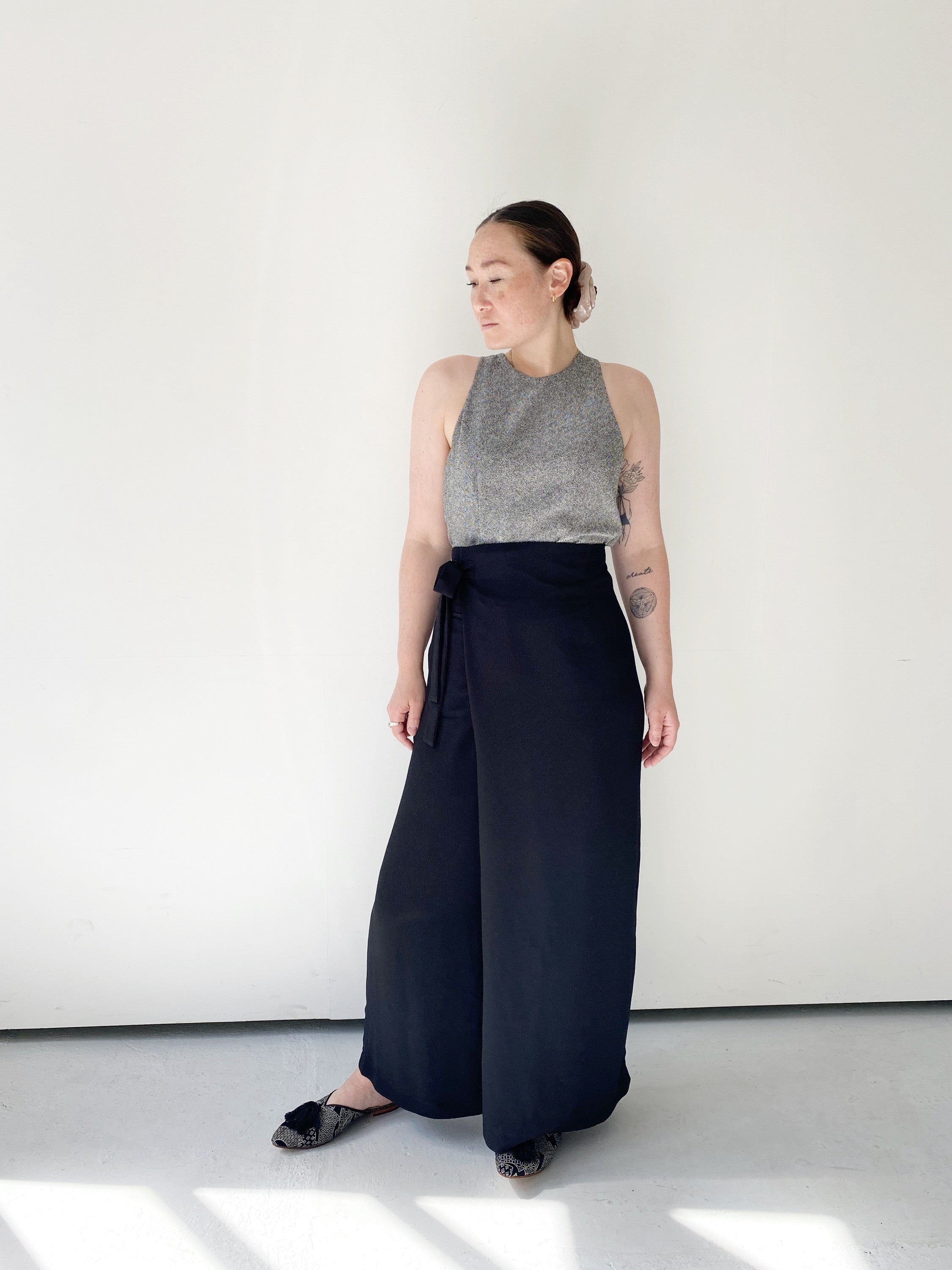 Wrap Hose – Rockoptik trifft auf präzise Eleganz