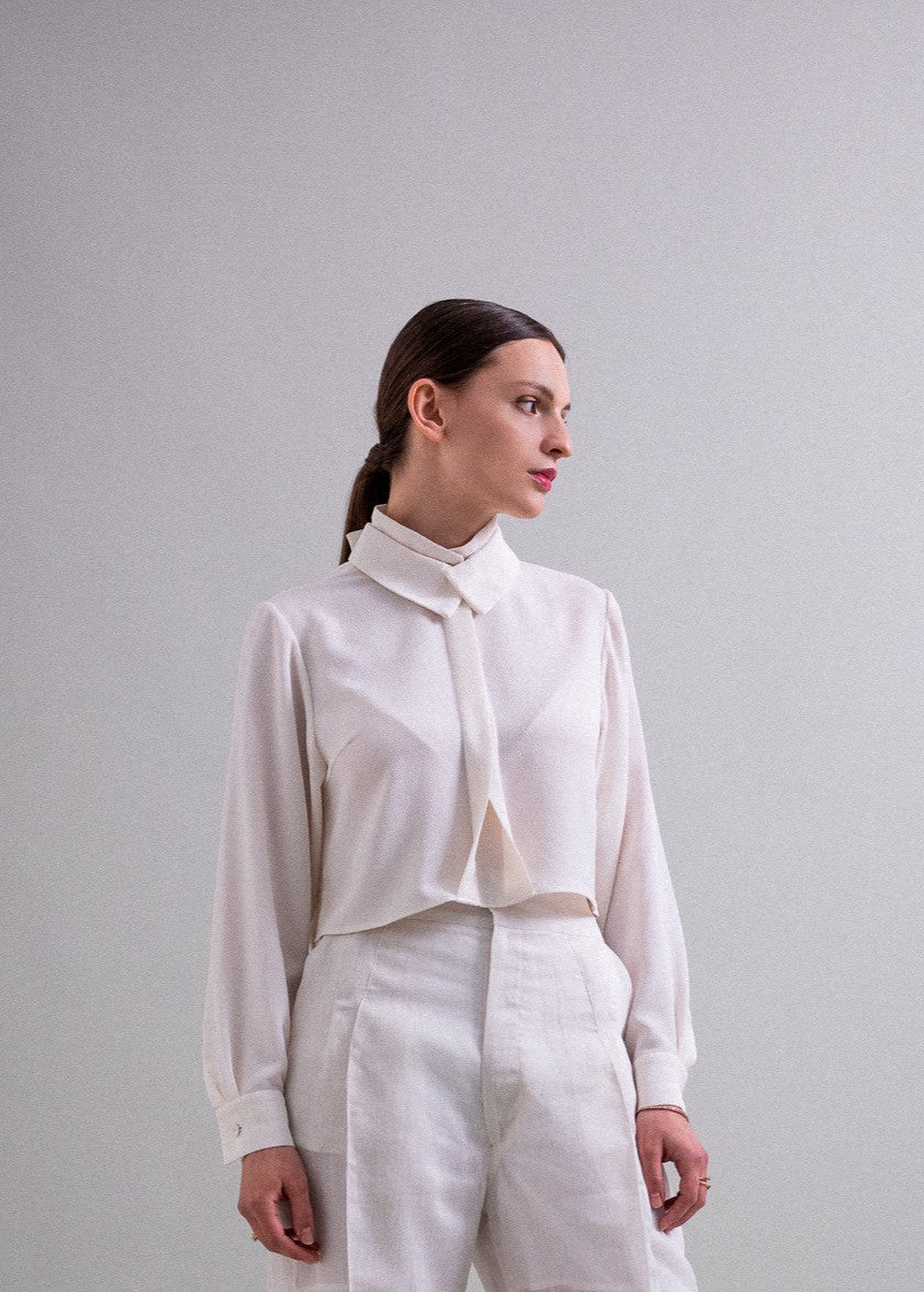 Signature 2-Way Double Collar Blouse – Iconic Versatility