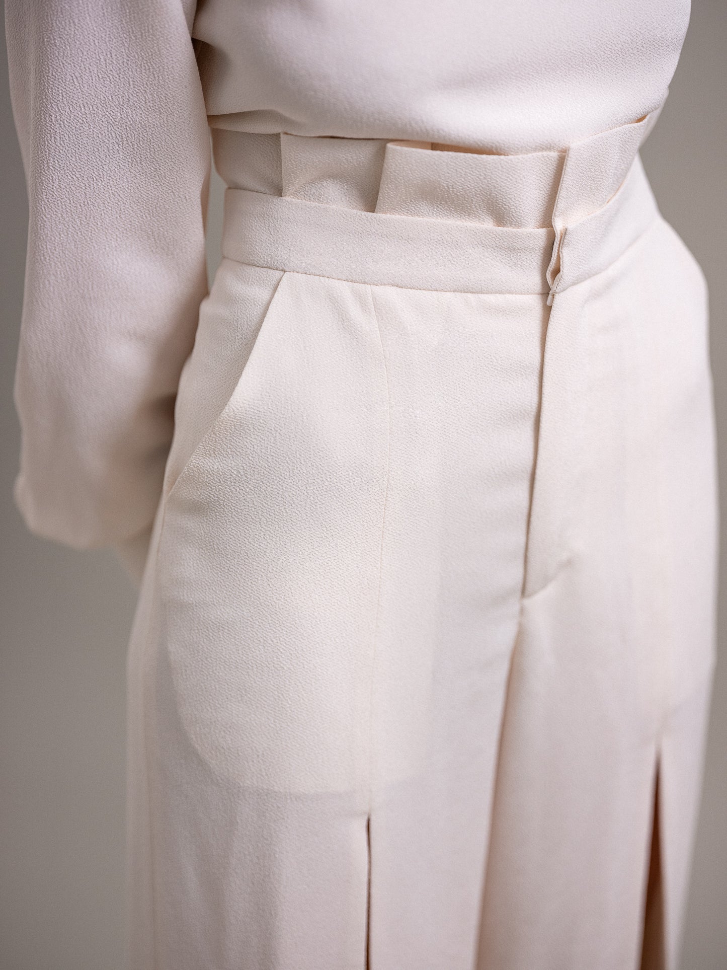 Paperbag-Hose mit Schlitz