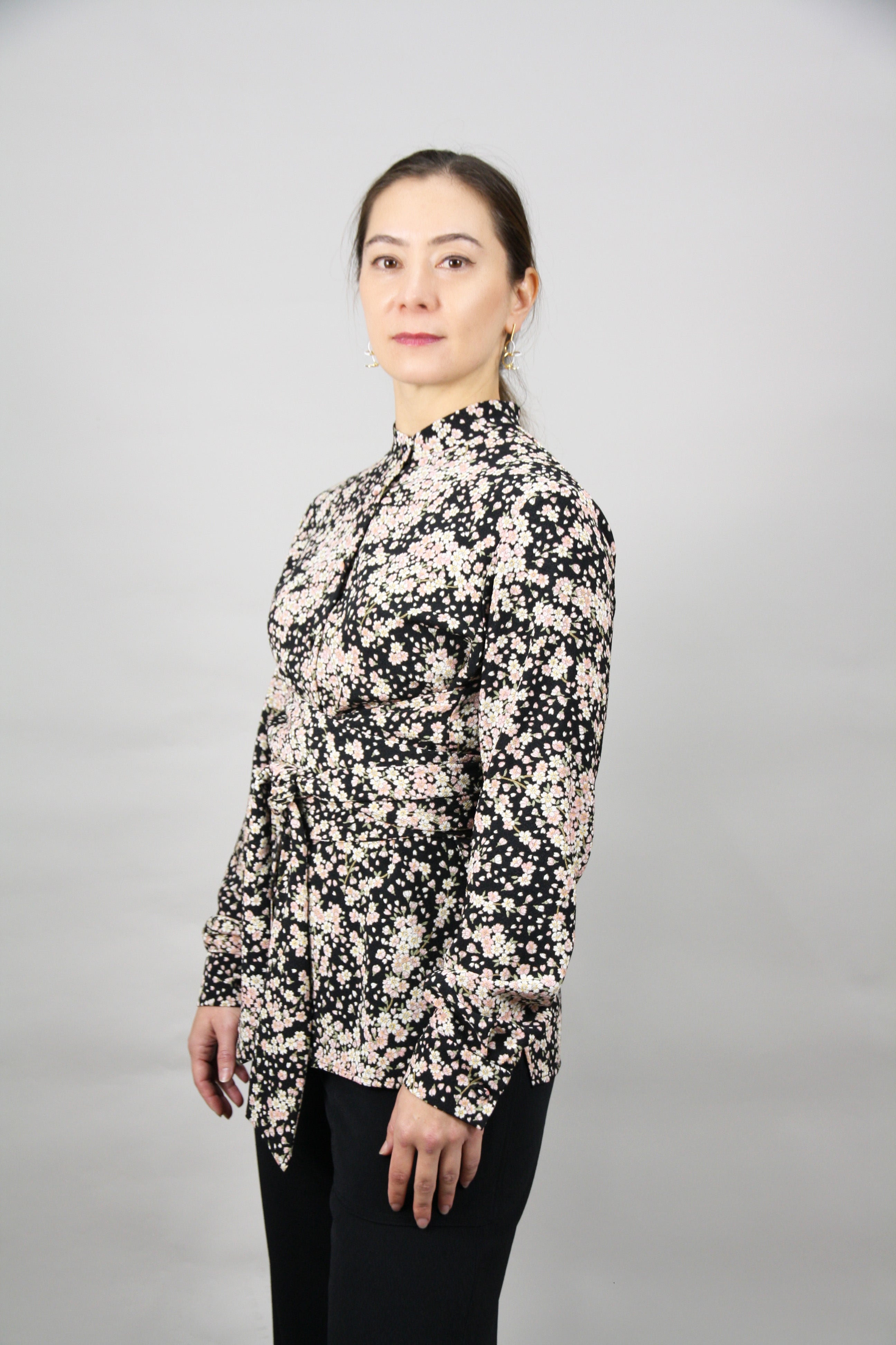 Signature Wickelbluse – Zeitlose Eleganz mit einem modernen Twist