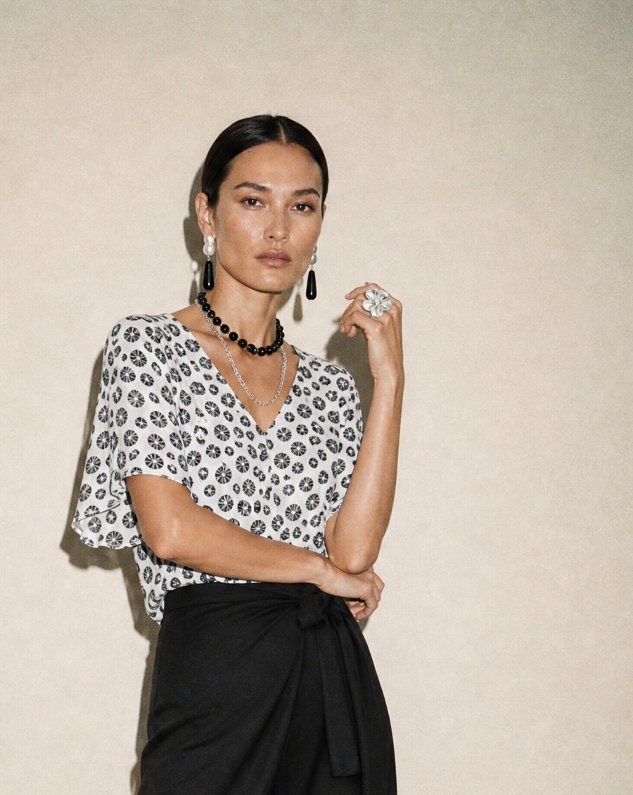 V-Neck Top – Spring / Summer